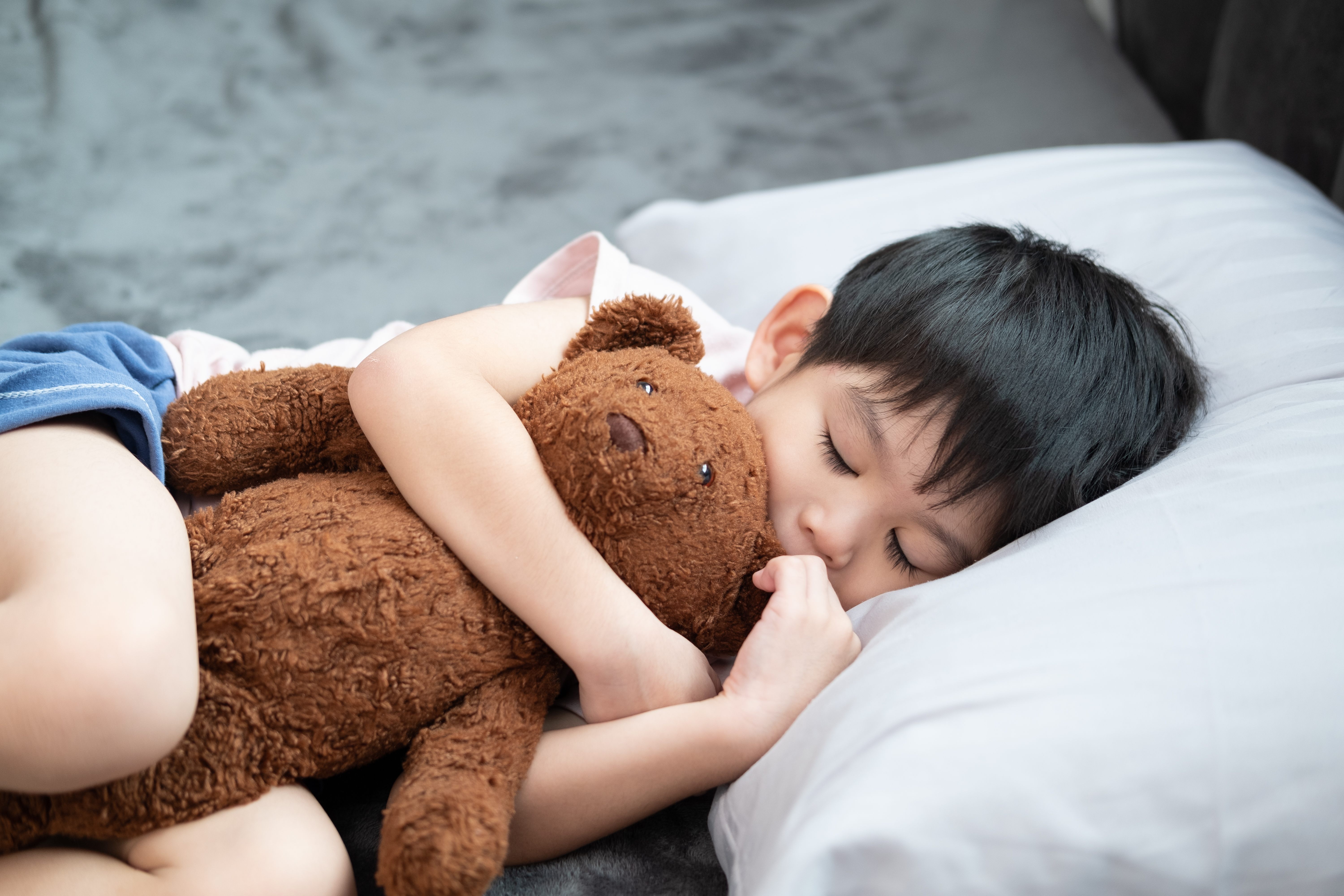 The New Bedtime Routine: Why More Parents Are Switching from Screens to Audio